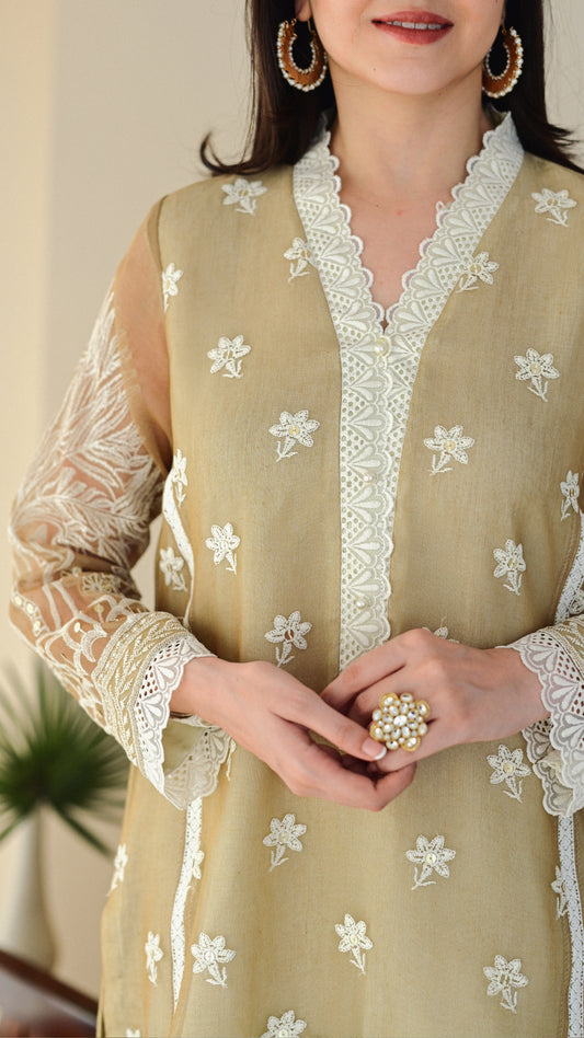 Mana with Kamdaani Dupatta