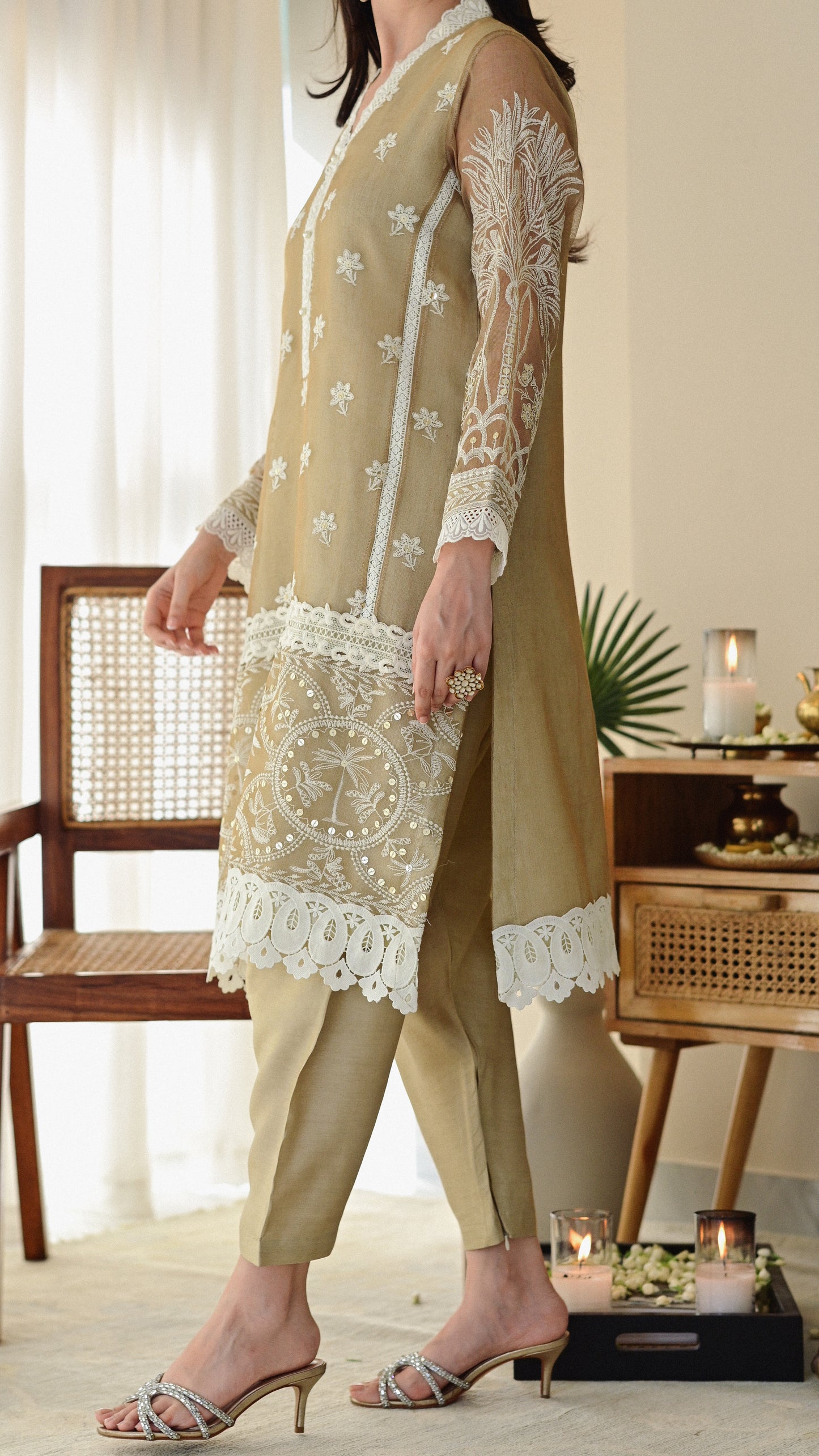 Mana with Kamdaani Dupatta