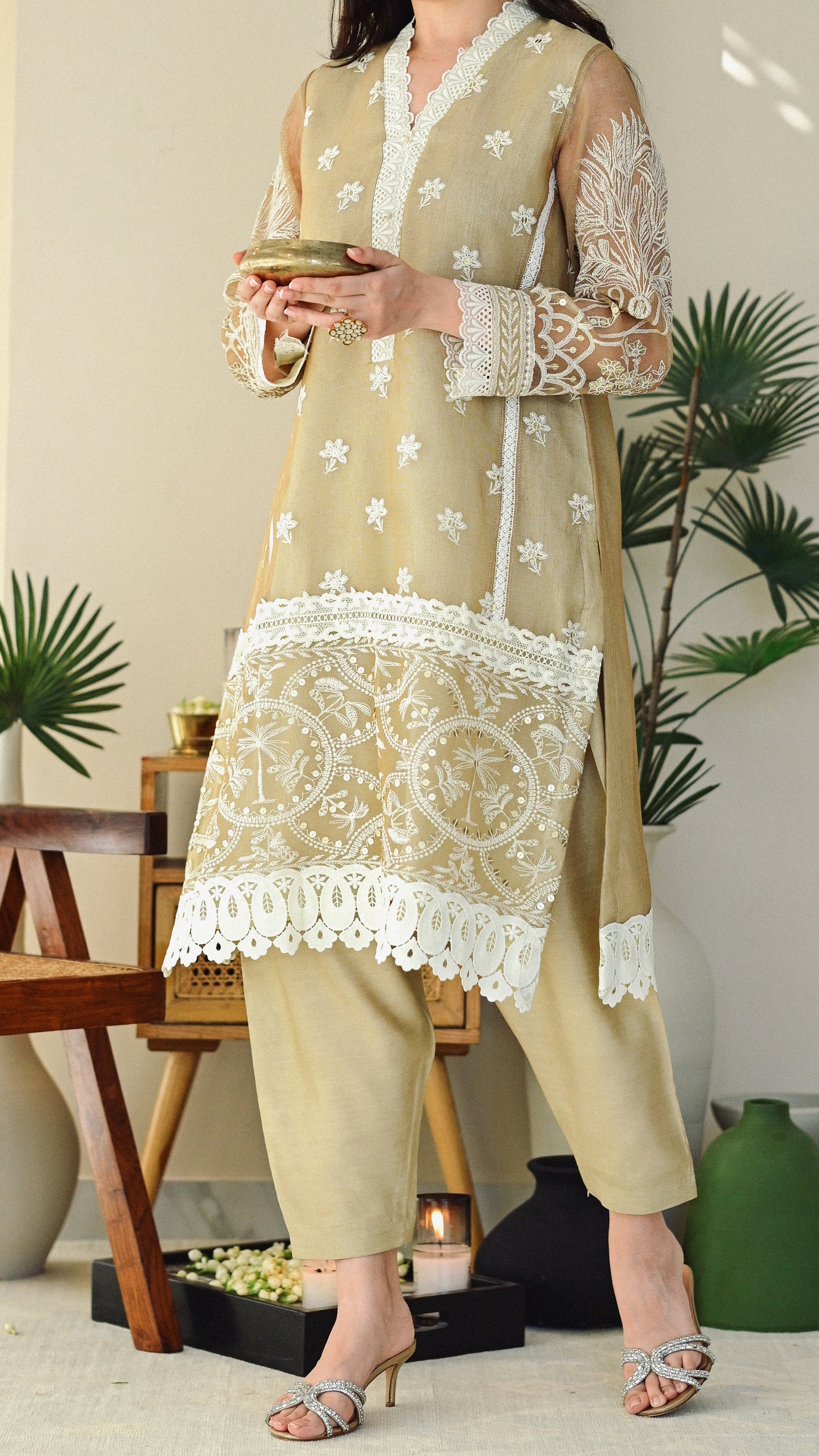 Mana with Kamdaani Dupatta