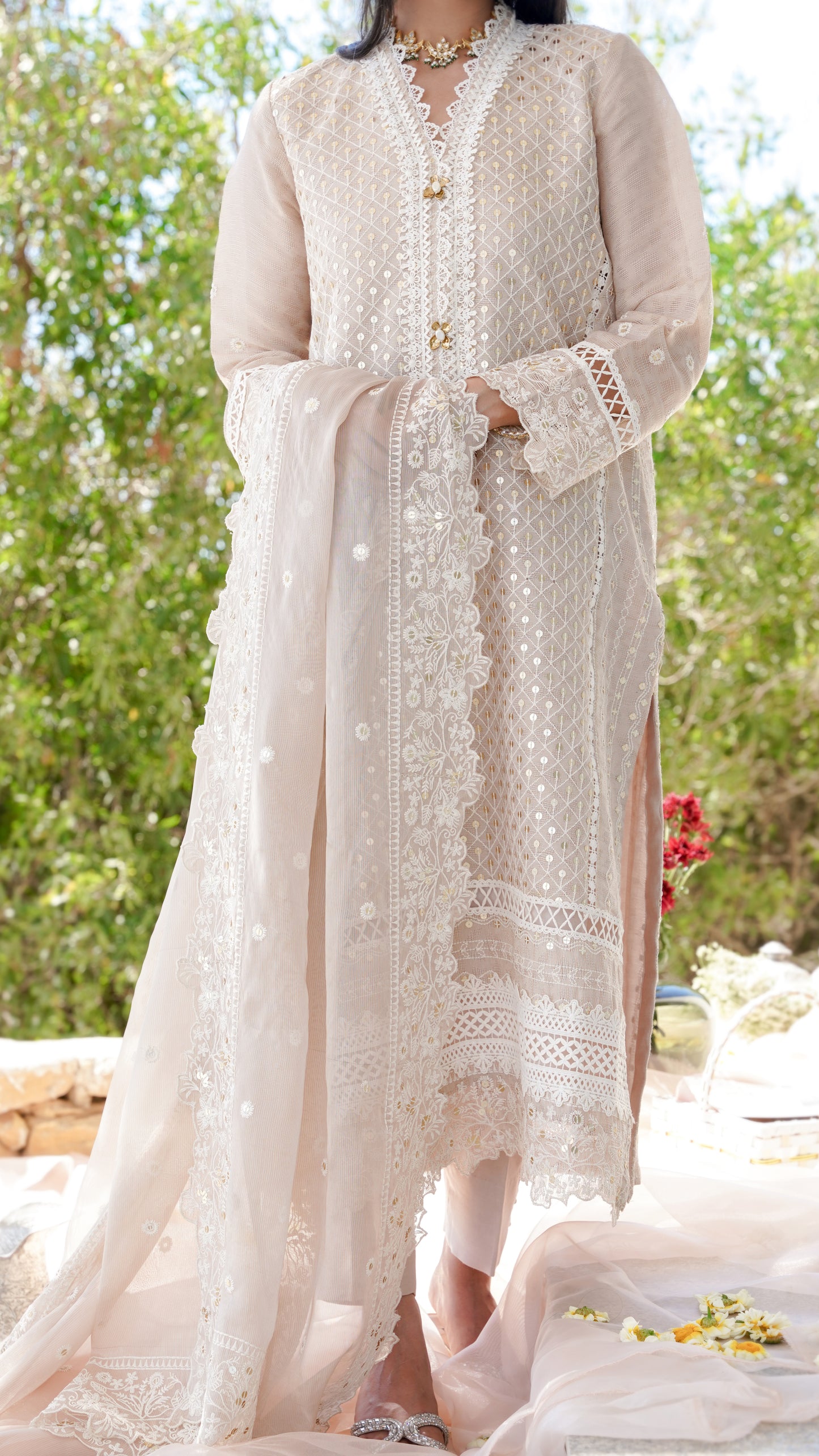 Setareh Kurta, Embroidered Dupatta, & Pant