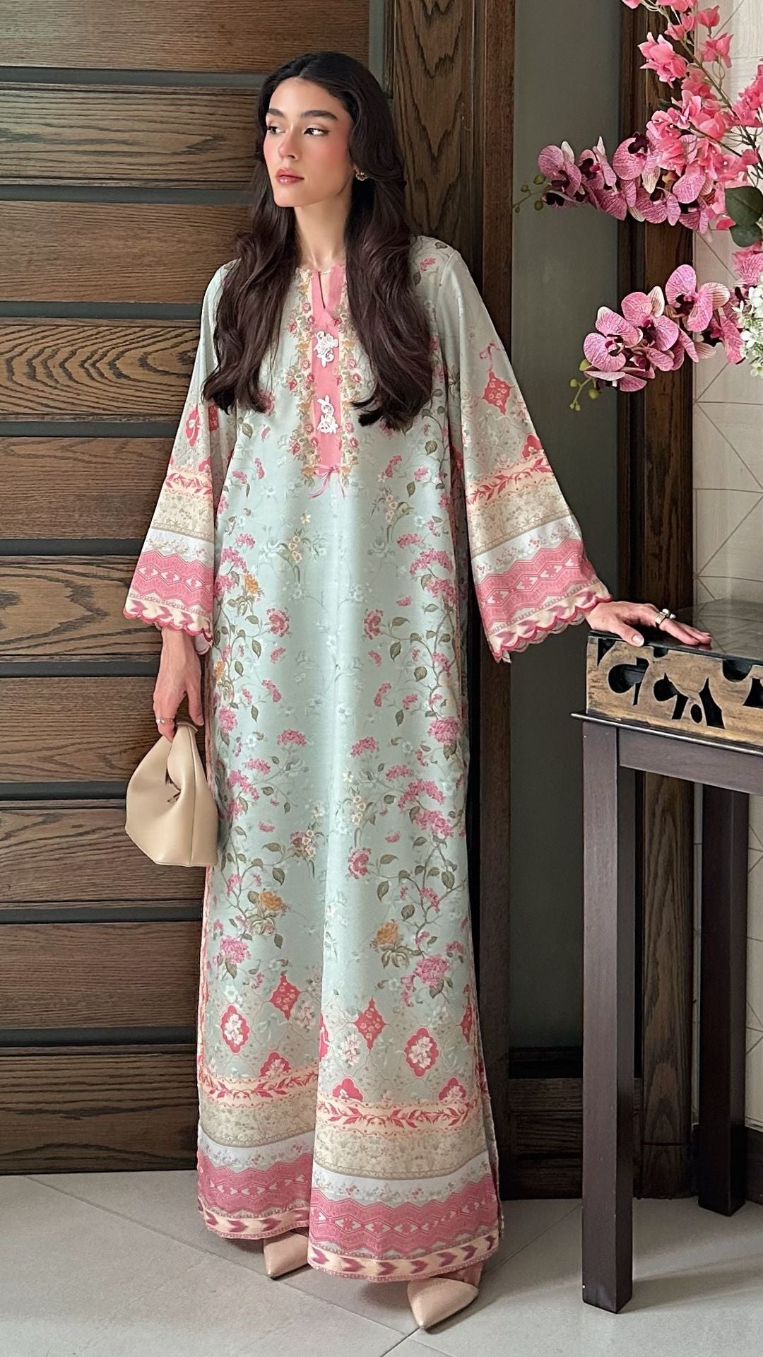 Abeera in Cela Set